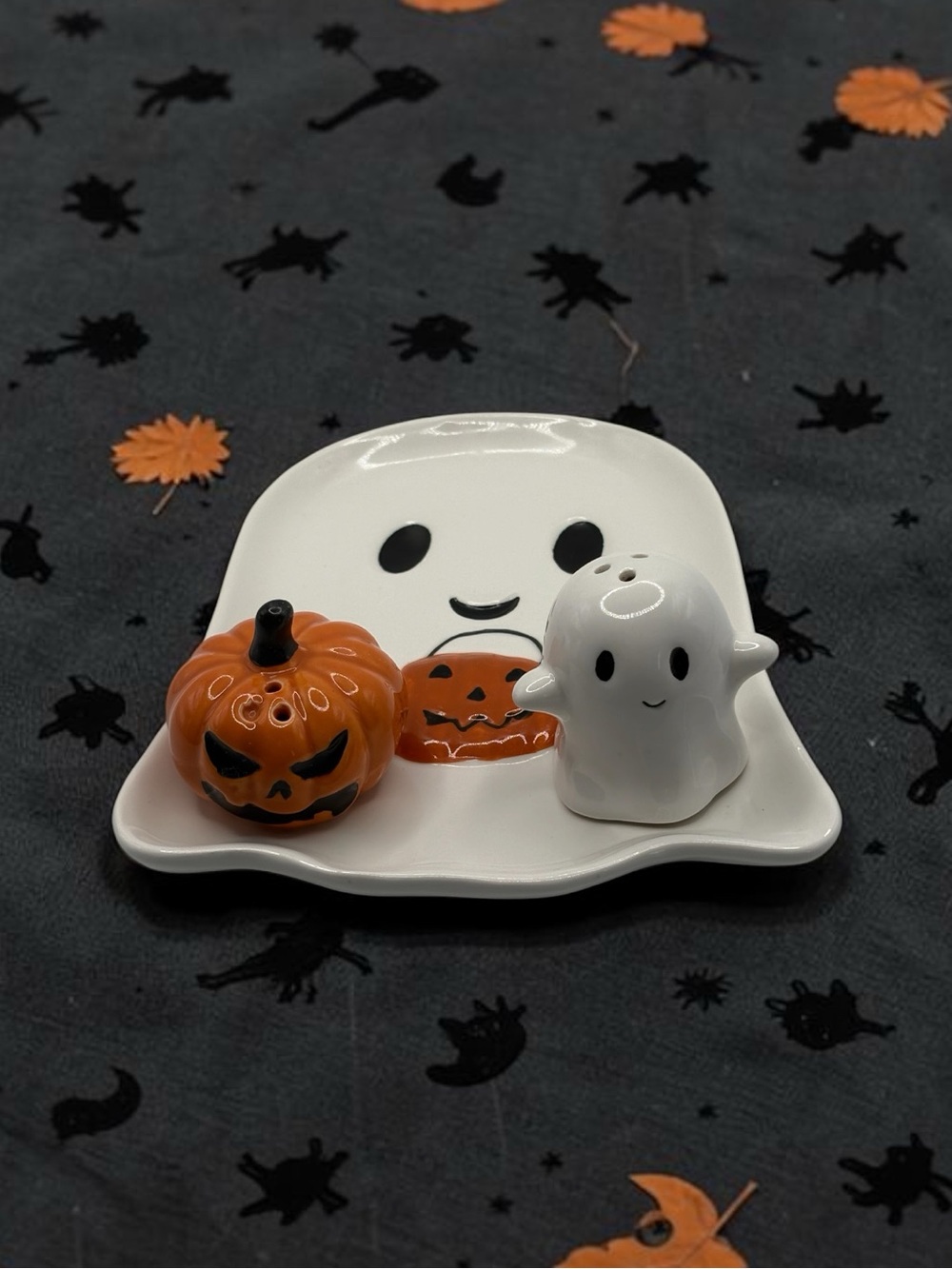 Spooky Halloween Ghost Tidbit Plate And Salt Pepper Shakers Ceramic 3 Piece Set